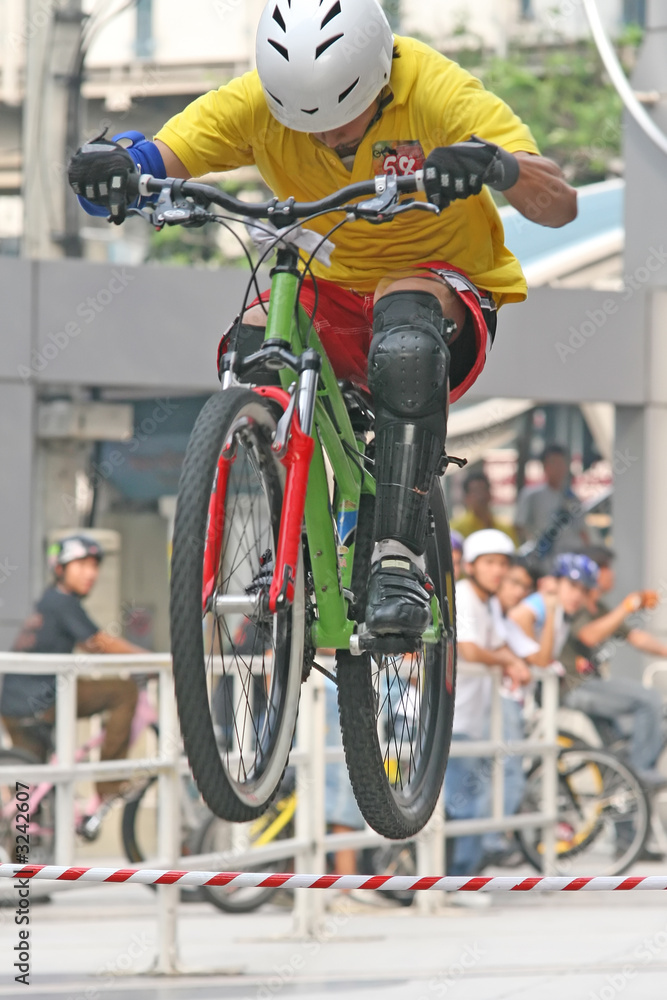 Obraz premium mountain bike trick