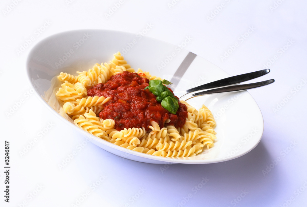 fusilli mit tomatensauce fusilli mit tomatensauce