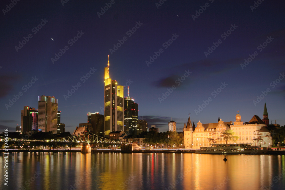 skyline frankfurt bei nacht