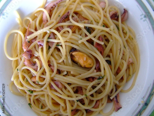 spaghetti con frutti di mare