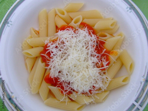 pasta al sugo con formaggio