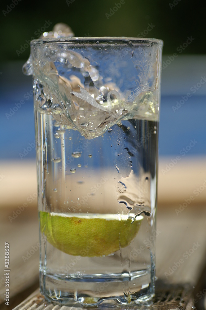 verre d'eau rafraichissant verre d'eau rafraichissant