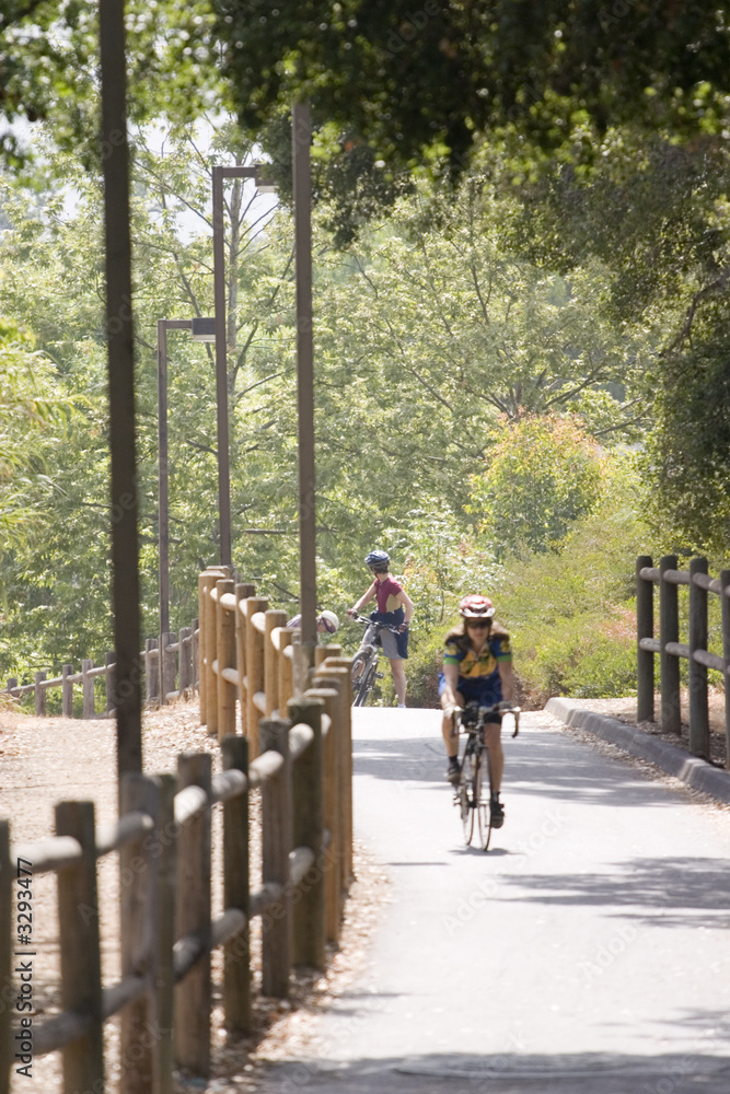Fototapeta premium cyclist in ojai nature park