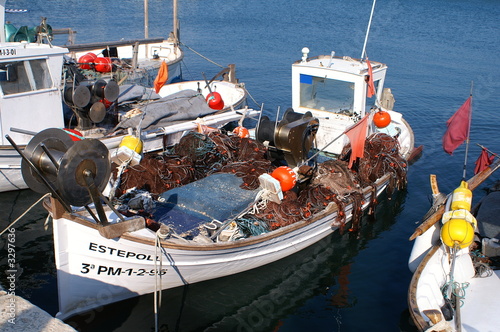 bateau de pêche à porto colom aux baléares photo