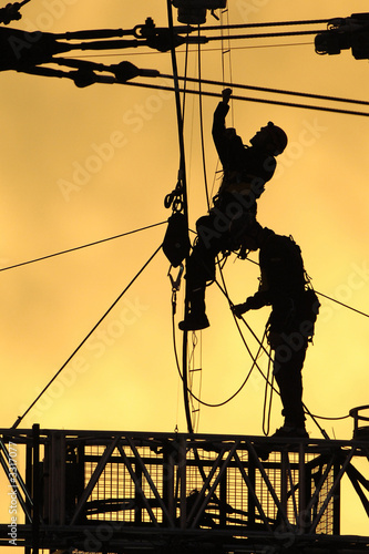 silhouette workers 01