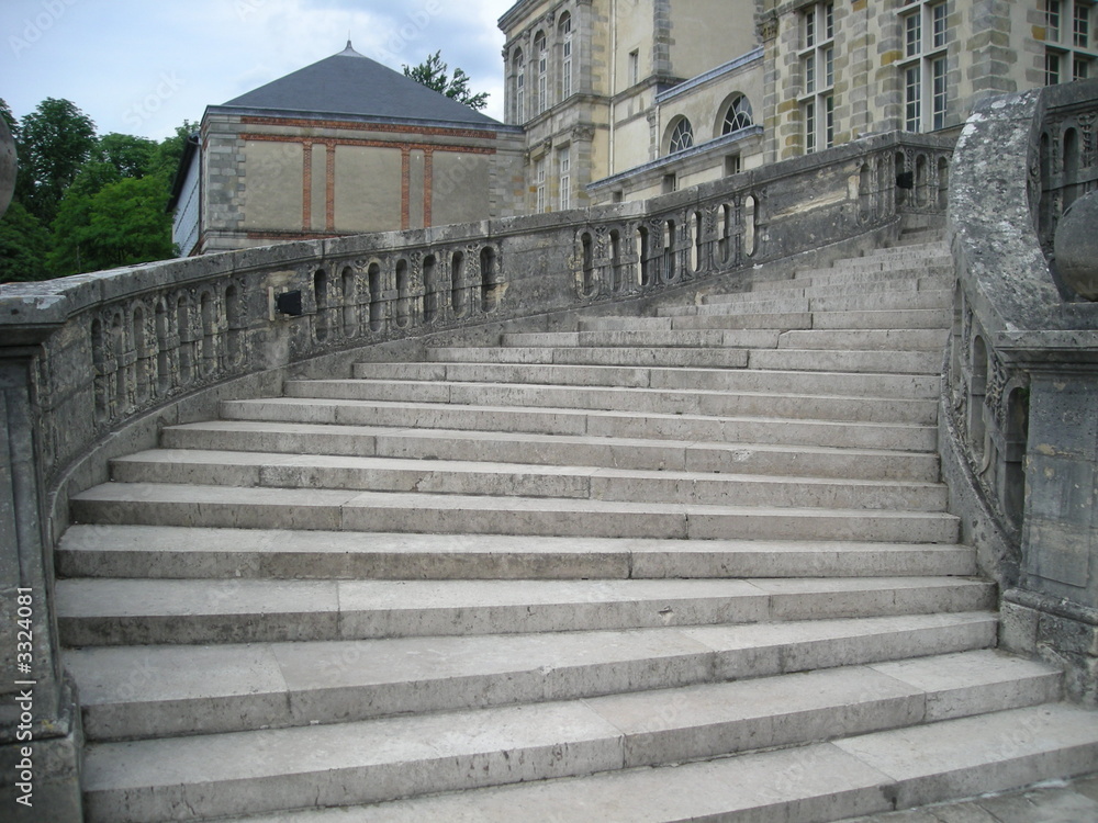 the walk ways chateau de fontainebleau