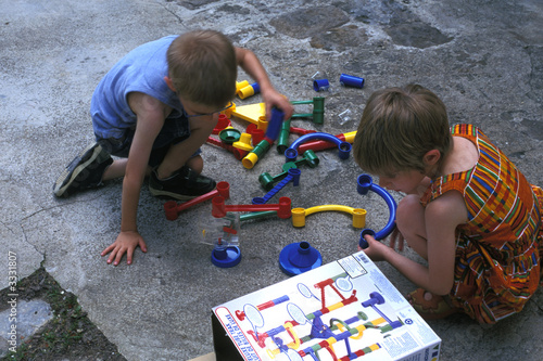 enfants jouant