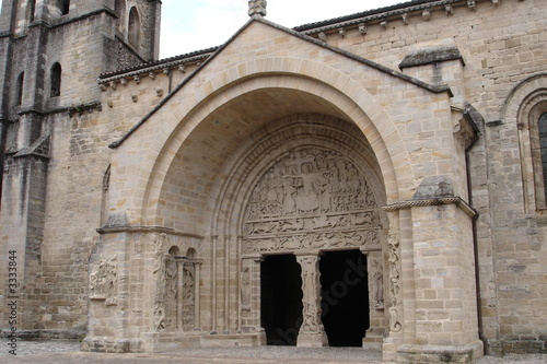 magnifique porte d'entrée d'une église