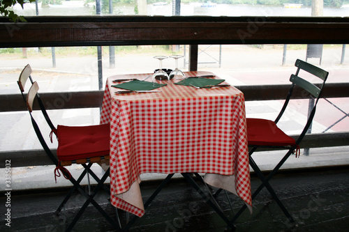 table de café en terrasse