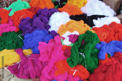 echeveaux de laine © Delphotostock