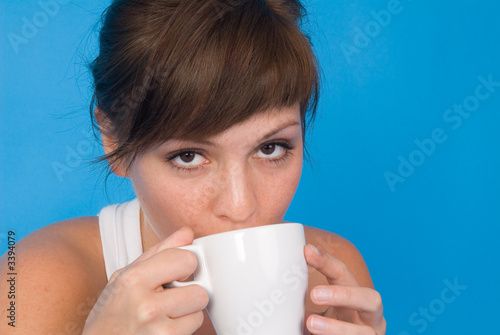 frau mit kaffeetasse
