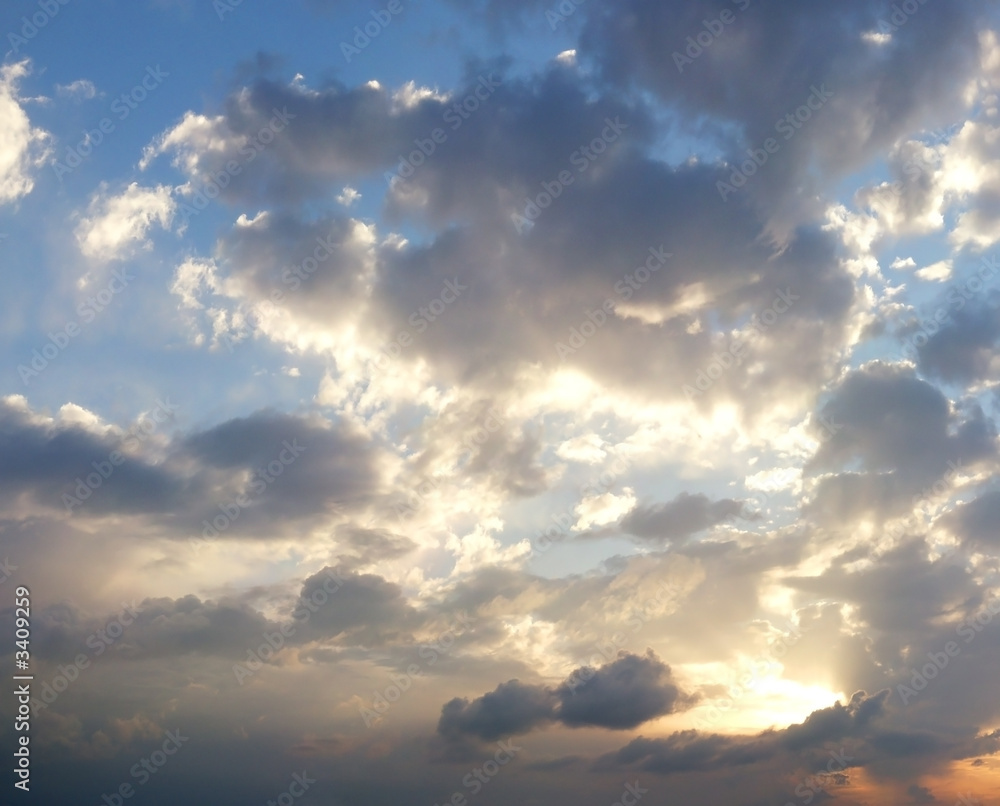 Fototapeta premium Dramatyczne chmury strormowe