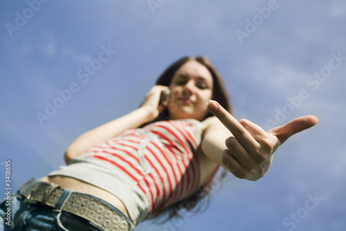фотографія angry girl on the blue sky