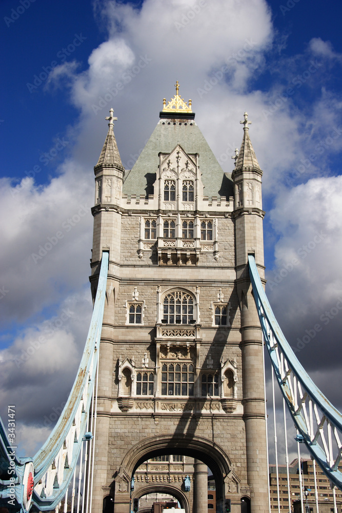 Fototapeta premium tower bridge, london, end on
