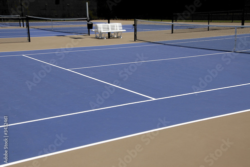 tennis court © EyeMark