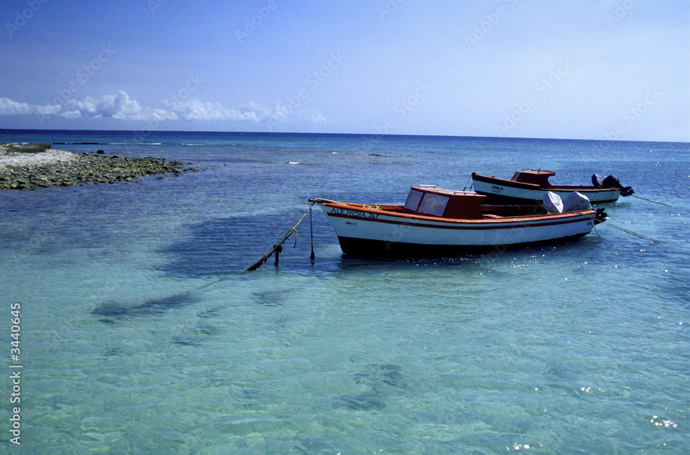 fischerboot nahe baby beach, aruba fischerboot nahe baby beach, aruba