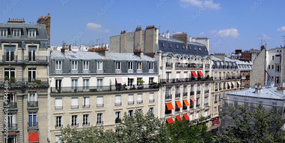 rue parisienne ensoleillée, paris xvii