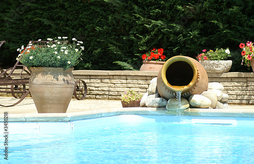 cruche et piscine