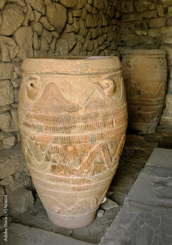 crete vase-1