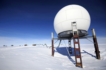 Fotobehang Zuidpoolgebied Onderzoeksstation op Antarctica  © staphy