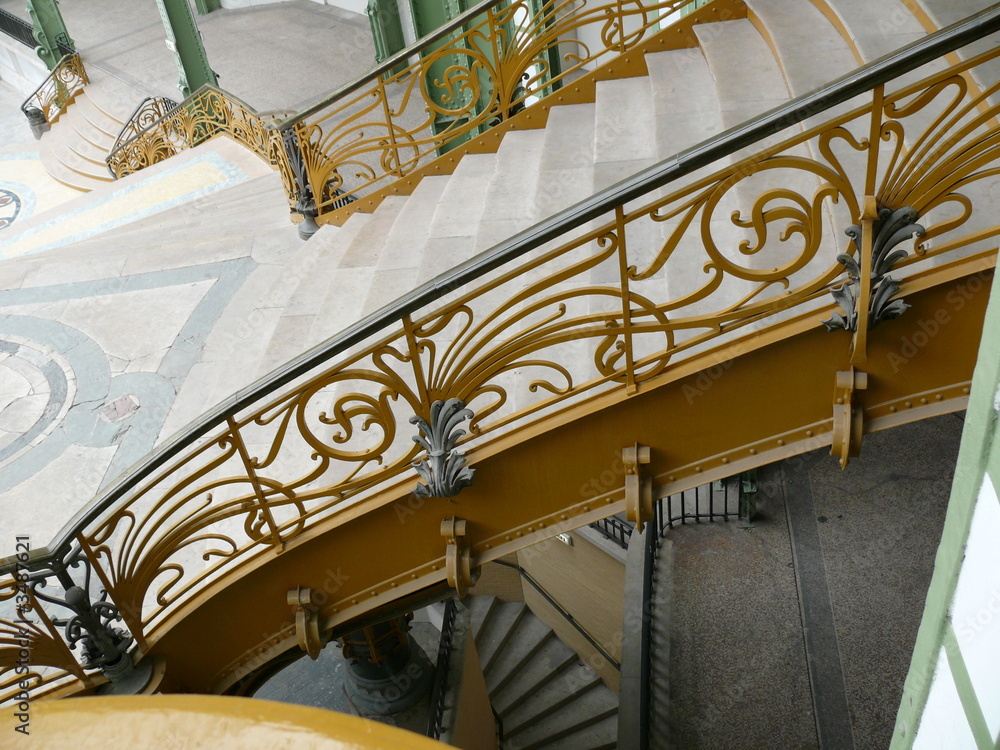 Fototapeta premium escalier intérieur du grand palais, paris 8