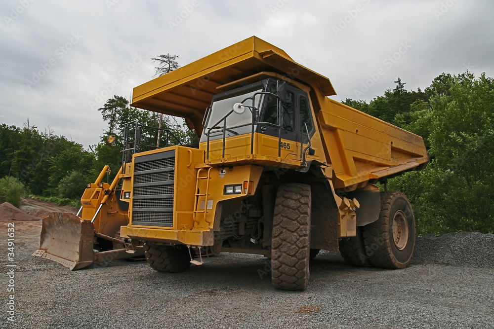 truck & billdozer truck & billdozer