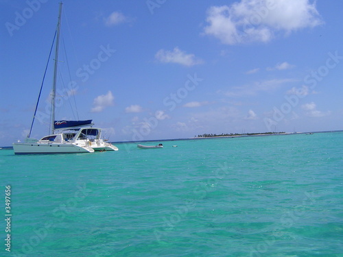 Catamaran sur la mer des caraibes © Nathie