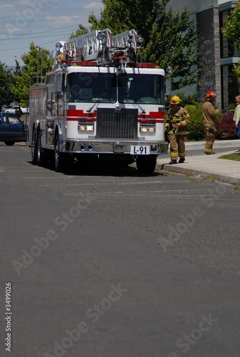 firemen to the aid