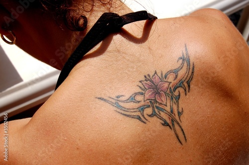 tatouage et bronzage