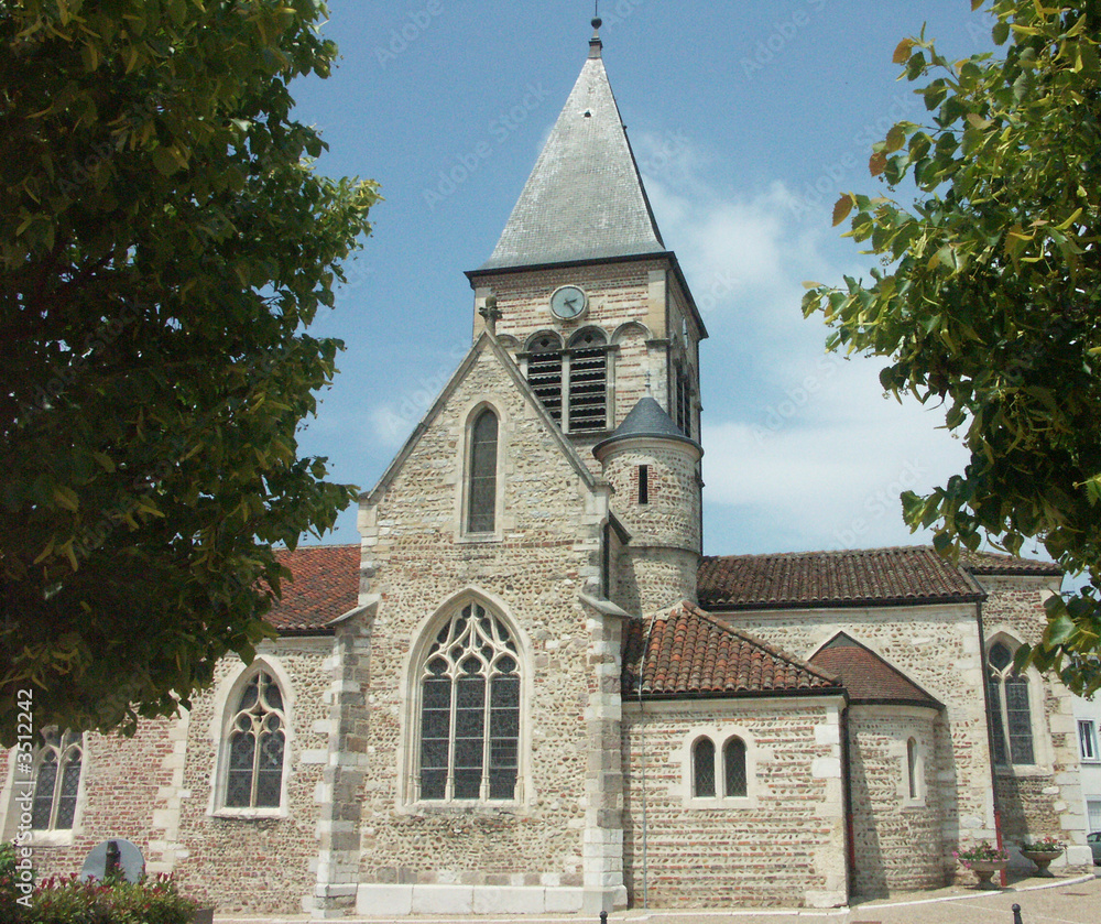 église romane de Villars-Les-Dombes