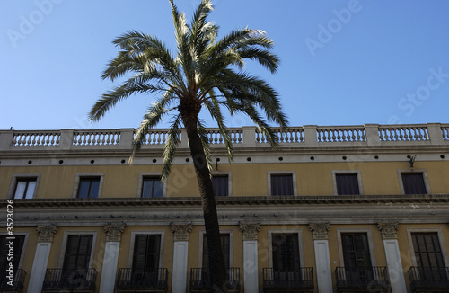 sur une place de barcelone