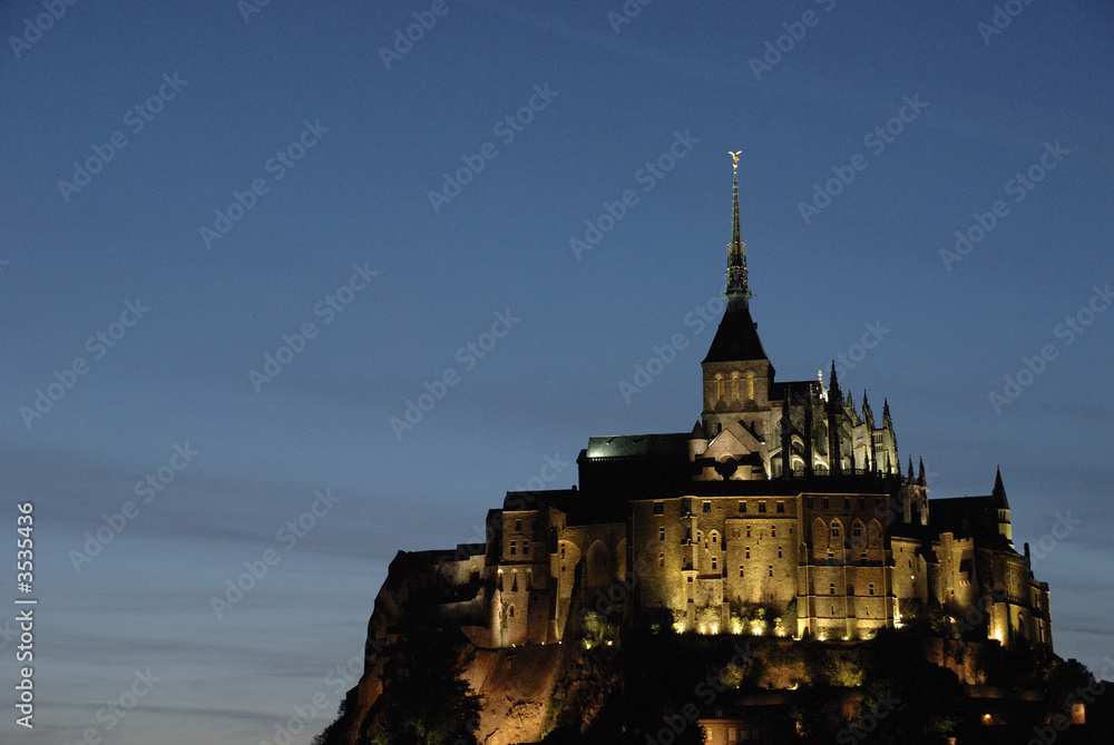 Le Mont Saint Michel de nuit