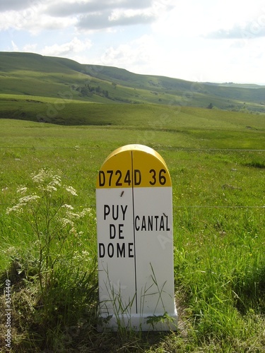 Limite du département entre Cantal et Puy-de-Dôme photo