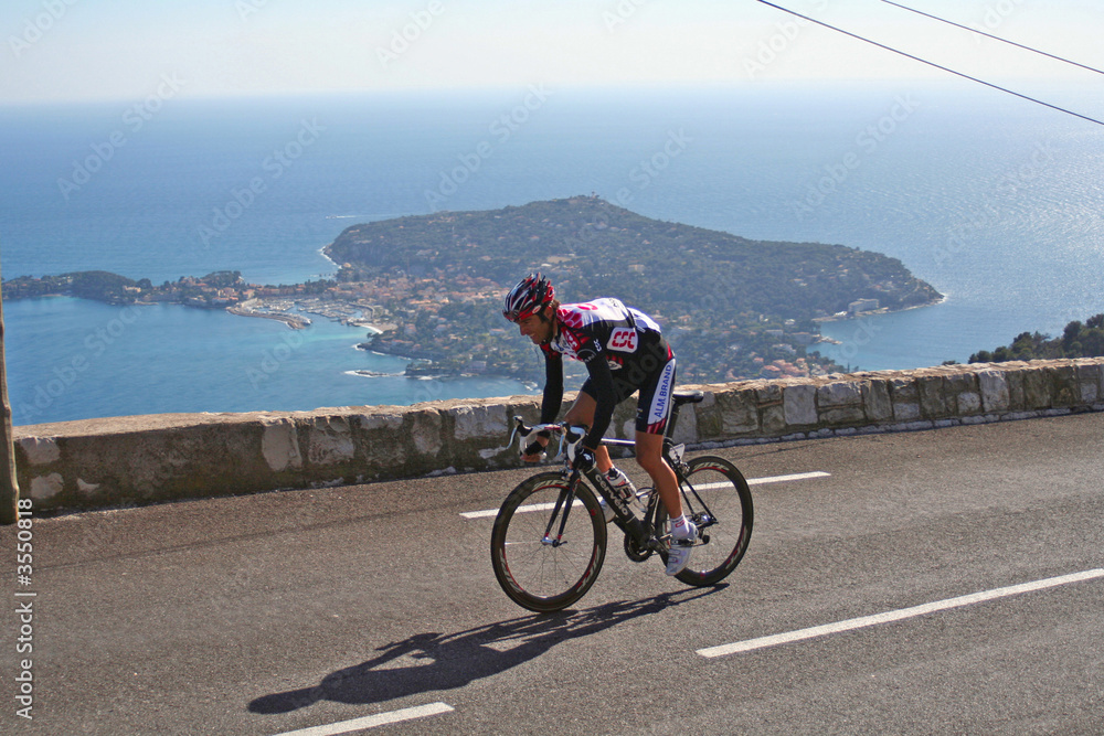 Fototapeta premium Cycliste au Col d'Eze