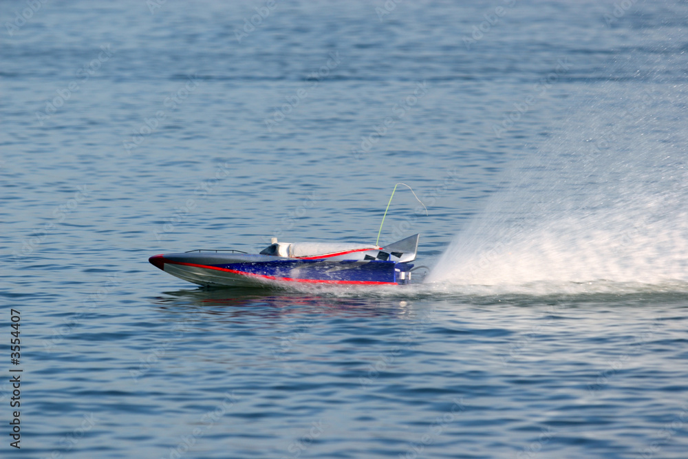 speed boat model sail to the left with swirl