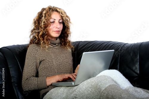 Frau mit Laptop
