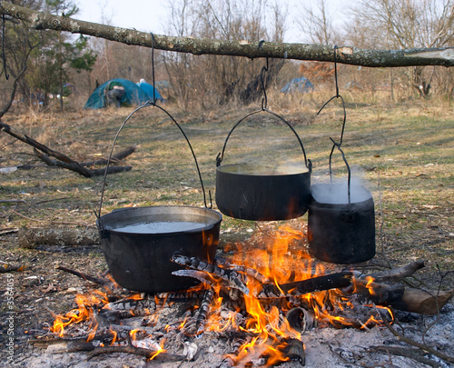 boild water in pot over fire