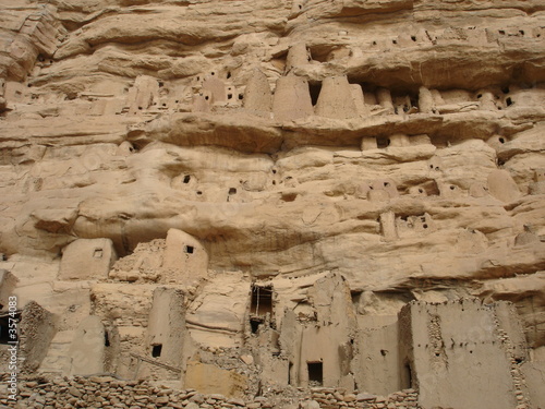 Constructions Tellem au Pays Dogon (Mali) photo