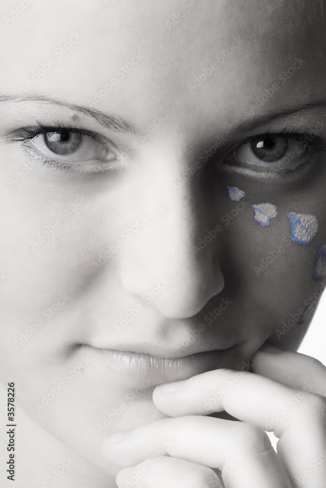 Obraz premium a sweet black and white image of a girl with petals of rose