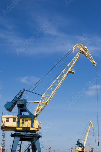 Wallpaper Mural portal crane under blue skies Torontodigital.ca