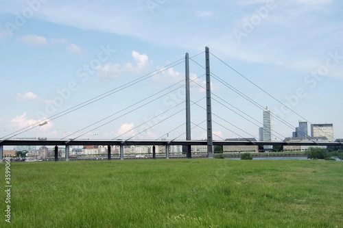 Düsseldorf Rheinkniebrücke © ErnstPieber