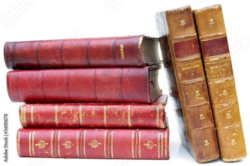 vieux bouquins rouges et or