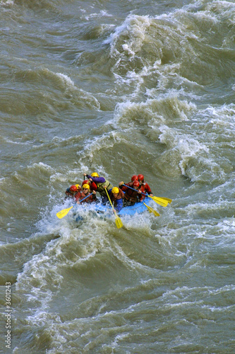 .ALASKA . RAFTING SUR LA TANANA RIVER .