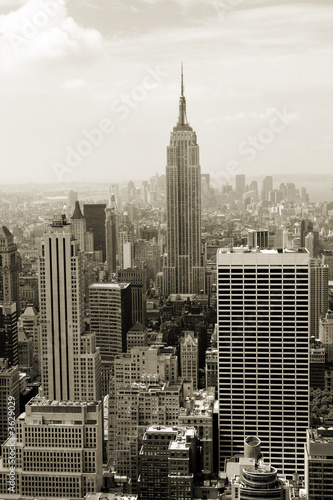 Manhattan panorama in sepia © Natalia Bratslavsky