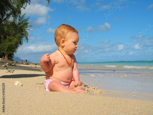 bébé sur la plage