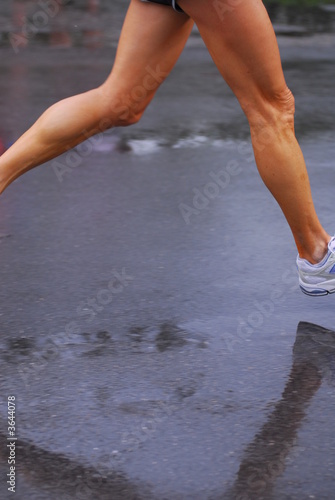 split leg runner