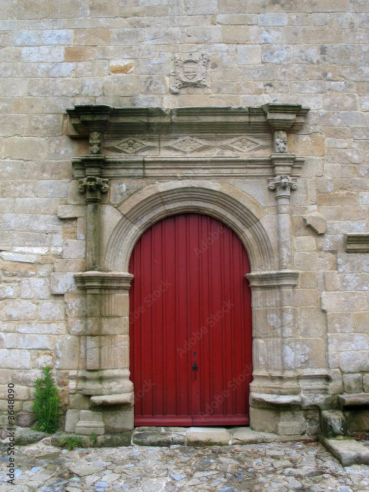 Porte de maison bretonne rouge