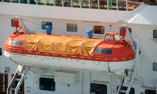 Lifeboat on cruise ship © icholakov