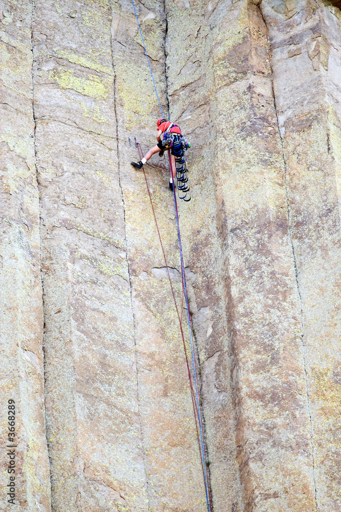 mountain climbing on devil's tower, wyoming mountain climbing on devil's tower, wyoming