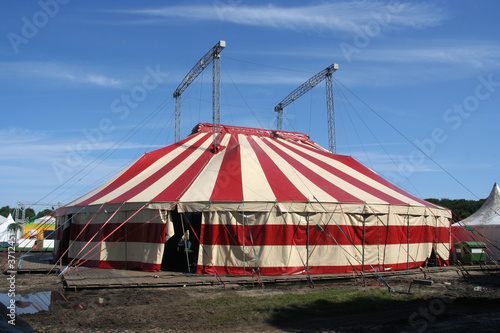 Red and white circus tent © Jan Kranendonk